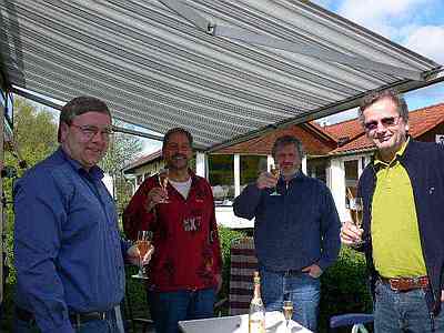 K.R. (links) K.R. (links)