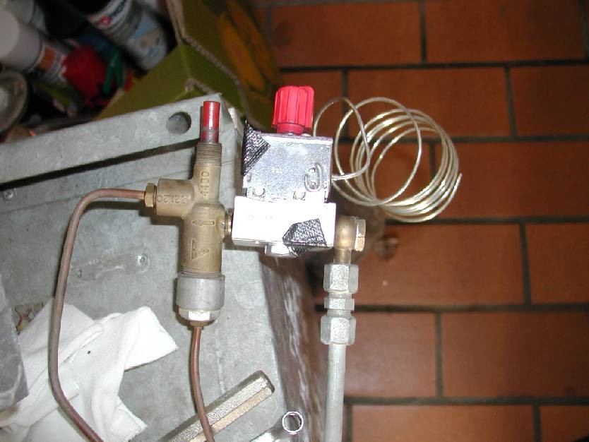 gr, Piezozünder und Gasregelventil