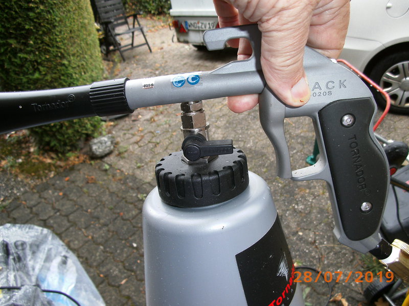 {{:wiki:lt_pflege:polsterreinigung:polsterreinigung5_geraet.jpg?400|